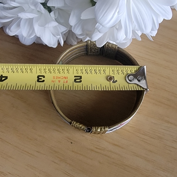 Vintage Elegant Brass and Mother of Pearl Bracelet - Picture 7 of 7